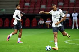 蓝鲸直播体育：六台：皇马表现不佳，伯纳乌半场响起嘘声